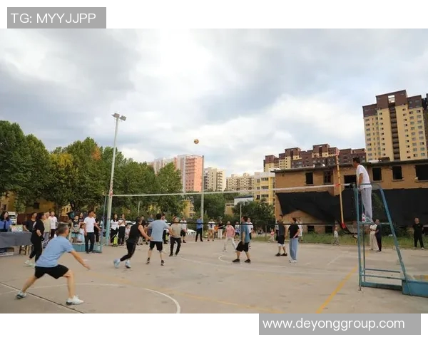 上海排球队的灵活性揭秘:探索排球运动中的技巧与团队协作之道 上海排球队的灵活性揭秘:探索排球运动中的技巧与团队协作之道