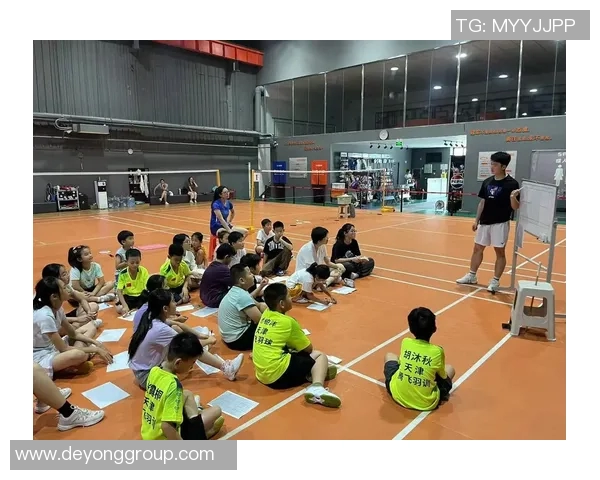 武汉羽毛球队比赛经验分享聚焦羽毛球竞技与团队协作的成长之路 武汉羽毛球队比赛经验分享聚焦羽毛球竞技与团队协作的成长之路