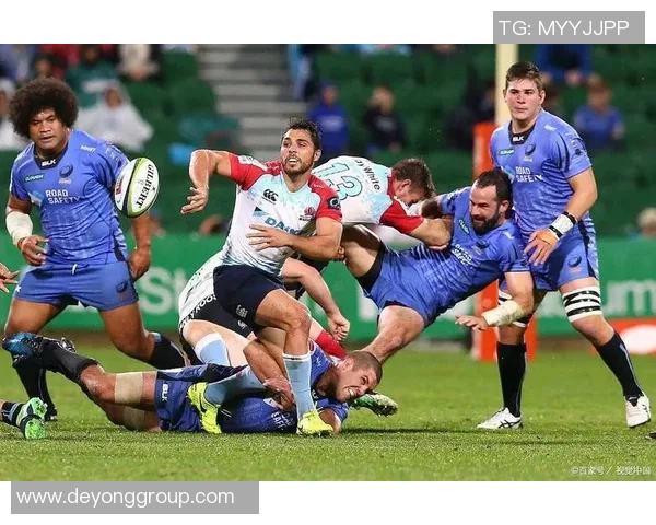 柏斯光荣与悉尼FC的激烈对决展现足球魅力与团队精神