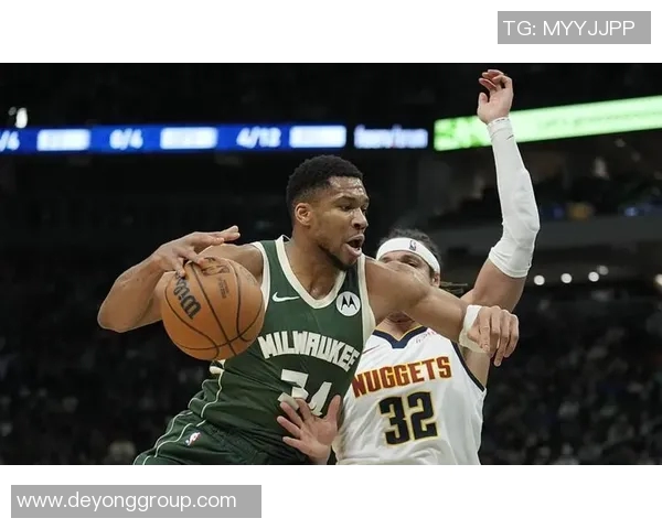 雄鹿与猛龙激战正酣黑白直播带你领略精彩瞬间